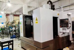 蘇州機(jī)床舊貌換新顏，噴漆翻新找我們